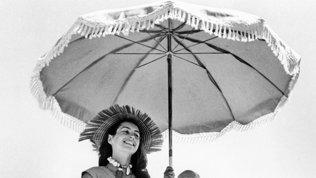 galleries/2013/10/28/robert-capa-at-100-photos/robert-capa-100-picasso_h5rnc3