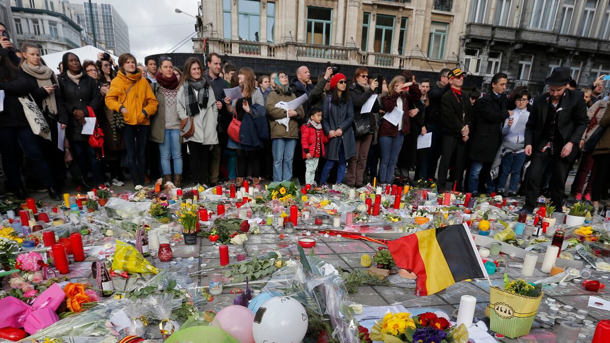 cheats/2016/03/28/ultranationalists-hijack-brussels-vigil/160328-brussels-memorial-cheat_xfkjxh