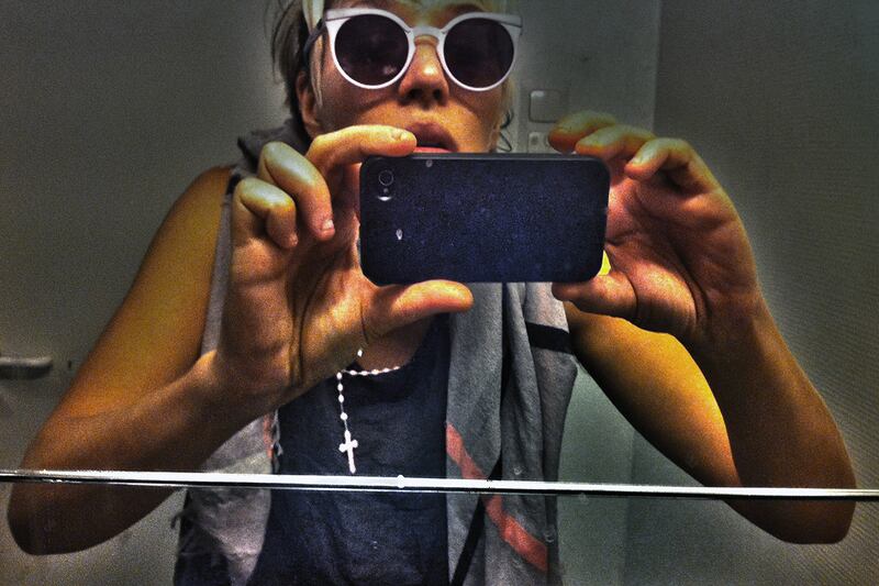 articles/2013/11/19/barneys-to-debute-holiday-window-displays-on-instagram-the-year-of-the-selfie/131018-selfie-mobile-tease-1_tv7s15