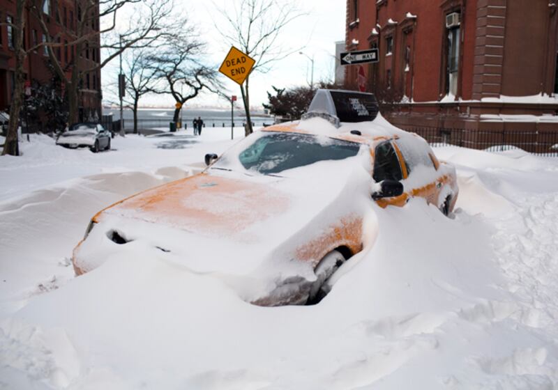 galleries/2010/12/26/blizzard-hits-the-northeast/snow-update-10_varpst