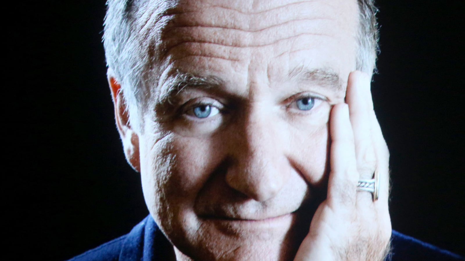 articles/2014/08/25/billy-crystal-s-tribute-to-robin-williams-at-the-emmys-was-perfect/140825-fallon-rw-tease_auq9m0