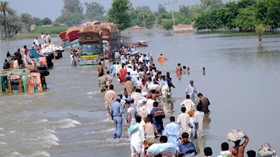 cheats/2010/08/21/pakistanis-flee-bursting-dam/pakistan-dam-burst_rv2yu8