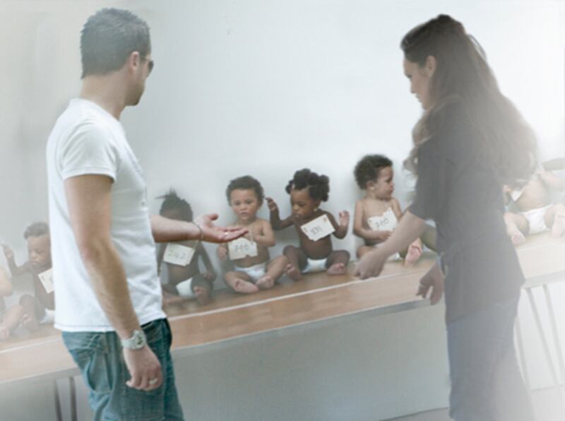 articles/2009/08/06/famous-double-takes/laster-alison-jackson-gallery-launch_kro2f5