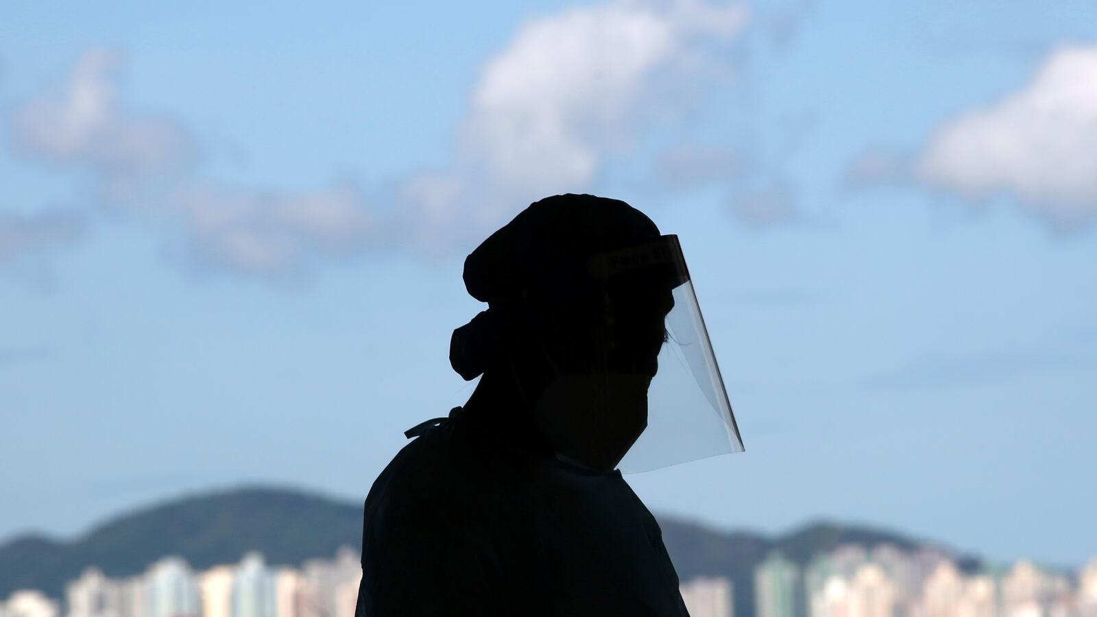 2020-07-27T084032Z_365842368_RC2K1I9HOJFH_RTRMADP_3_HEALTH-CORONAVIRUS-HONGKONG_ng1h2b