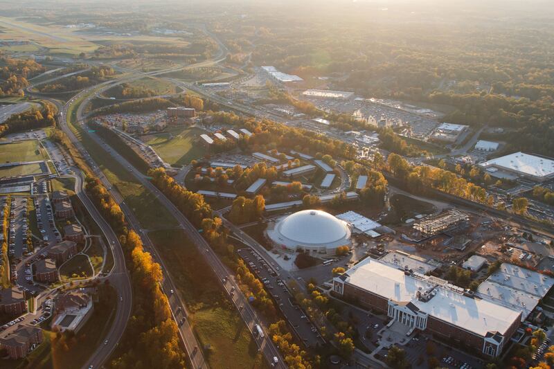 galleries/2013/10/16/20-healthiest-colleges-photos/2013-college-rankings-liberty-university_dptojx