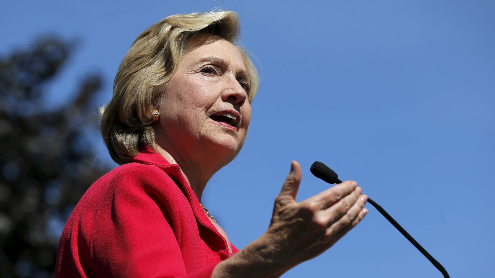 cheats/2015/09/05/clinton-paid-staffer-to-maintain-server/150905-hillary-cheat_z7ayda