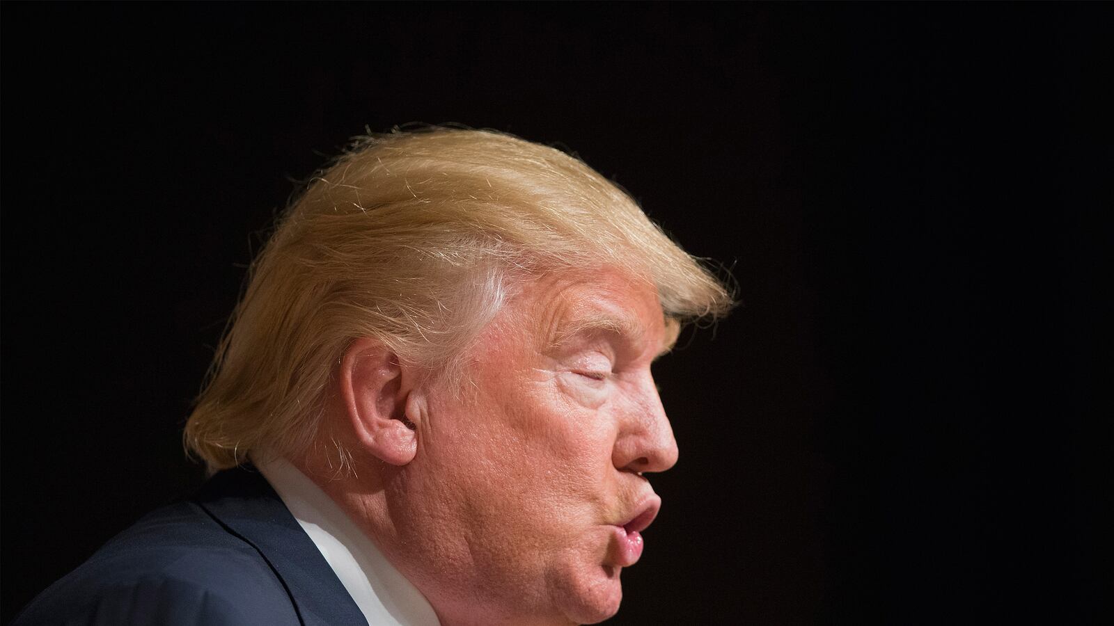 articles/2015/10/24/trump-s-secret-he-s-a-great-entertainer/151023-anderson-trump-pols-tease_uxm52t