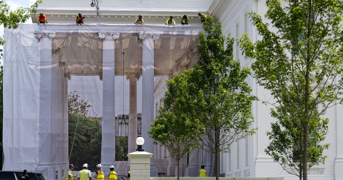 White House Gets Tacky Tarp Over Trump's New Project