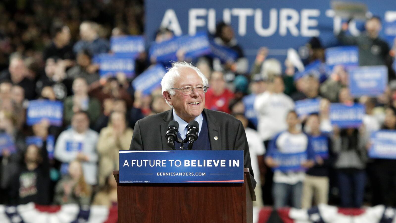 videos/2016/04/01/bernie-sets-fundraising-record-again/160401-Place-Bernie-Sanders-smile_qeqweg