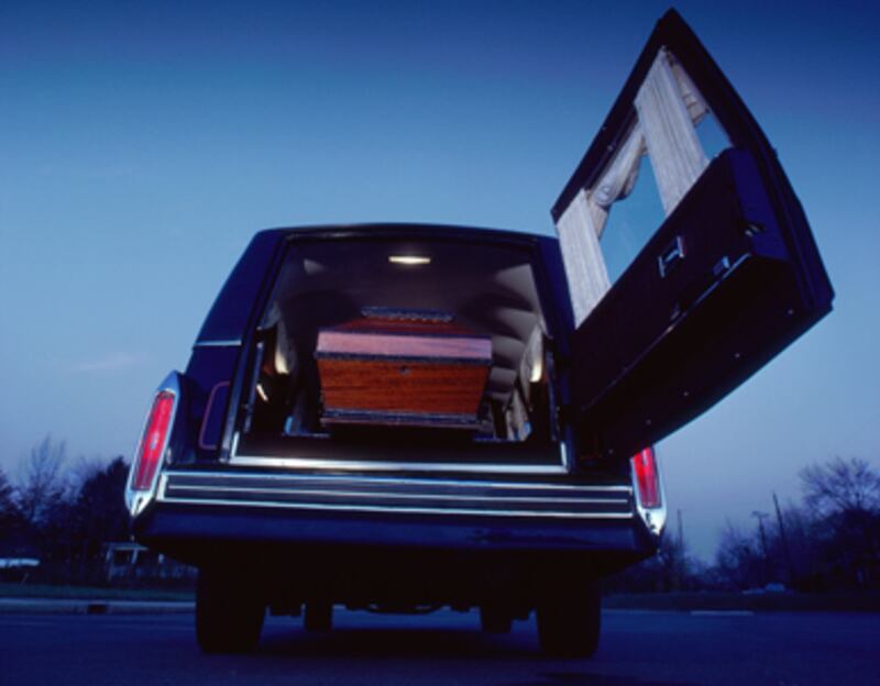 articles/2011/01/18/the-granny-faked-funeral-case-jean-crump-and-faye-shilling/fake-funerals_153886_kkk070