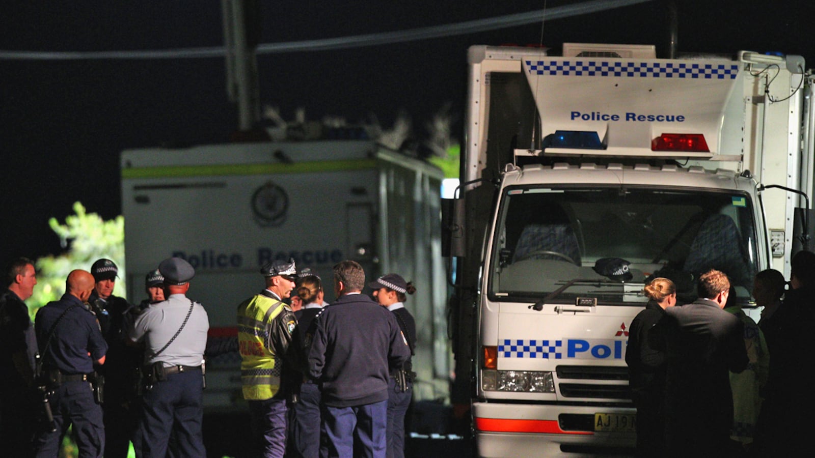 cheats/2011/08/03/sydney-girl-strapped-to-bomb/bomb-teen-girl-australia-cheat_wfwz4n