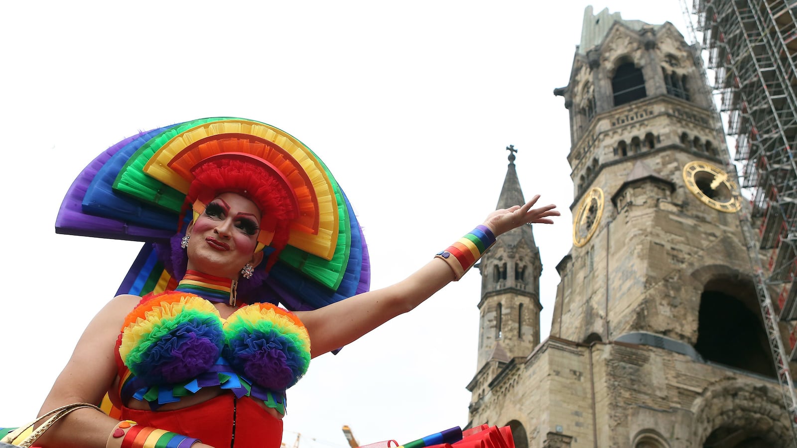 galleries/2015/06/27/gay-pride-weekend-worldwide-photos/150627-gay-pride-world-09_jpdciq