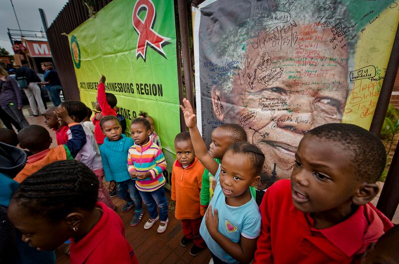 galleries/2013/12/06/goodbye-madiba-the-world-mourns-nelson-mandela-photos/update-madiba-reax-6_ktawqn