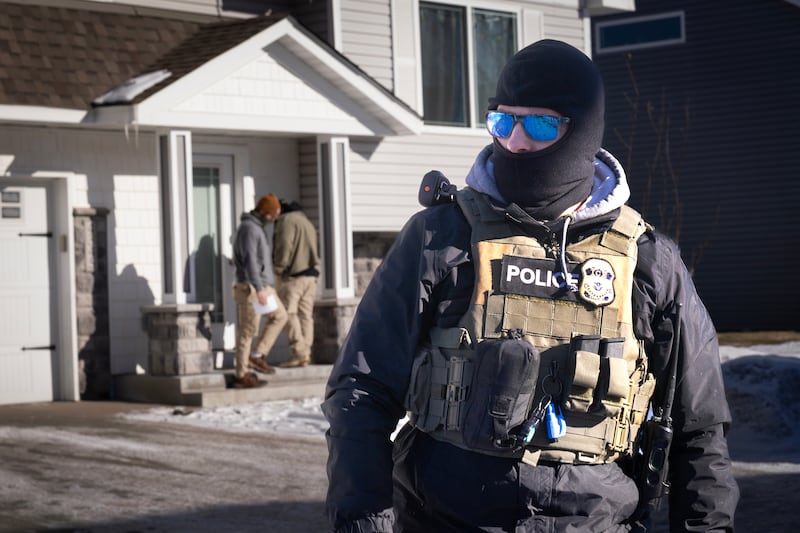 CEDAR PINES, MINNESOTA - JANUARY 28: ICE agents look for someone at a home on January 28, 2026 in Circle Pines, Minnesota. Protests continue around the Twin Cities area after the Trump administration sent thousands of immigration agents to the region to search for undocumented immigrants, leading to the deaths of Renee Good on January 7, and Alex Pretti on January 24 in fatal shootings by federal agents.  (Photo by Scott Olson/Getty Images)