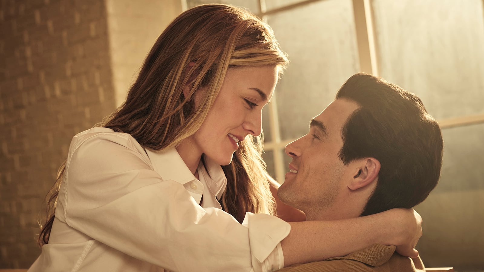 Sarah Pidgeon as Carolyn Bessette Kennedy and Paul Anthony Kelly as John F. Kennedy Jr.