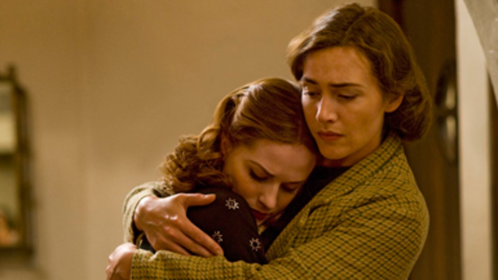 articles/2011/03/29/mildred-pierces-noir-neighborhood-la-bus-tour-reveals-movies-origins/macaulay-mildred-pierce_168097_td0jyd