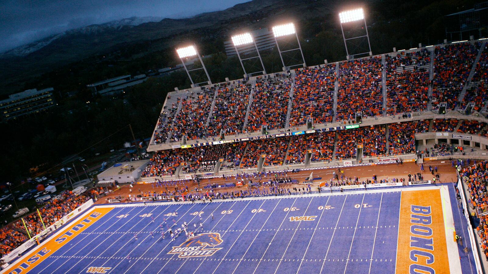 cheats/2014/05/14/boise-state-helps-homeless-broncos-star/140514-boise-state-cheat_wskrxd