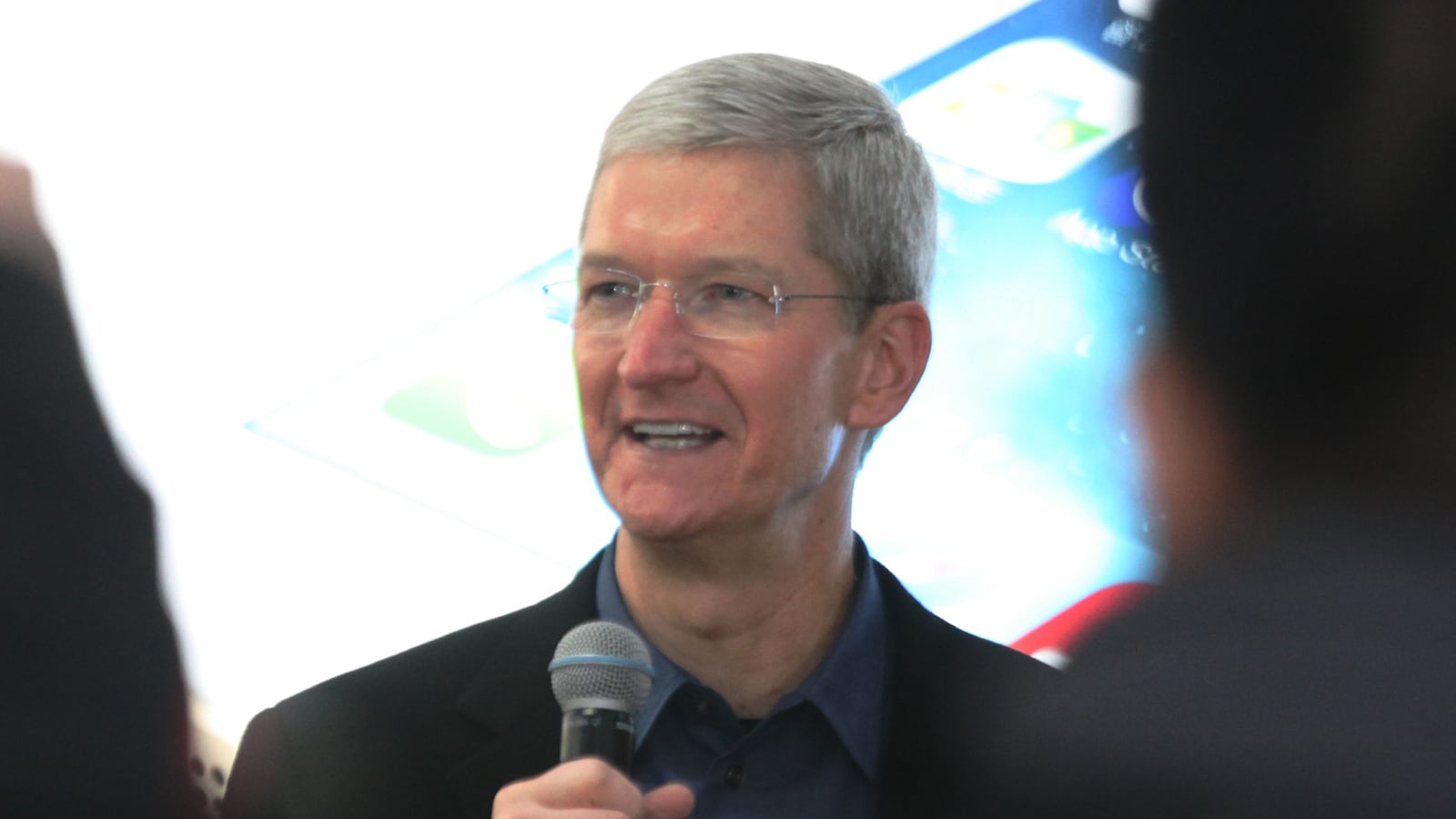 cheats/2015/05/11/apple-ceo-tim-cook-joins-weibo/141030-tim-cook-cheat_whdpsc