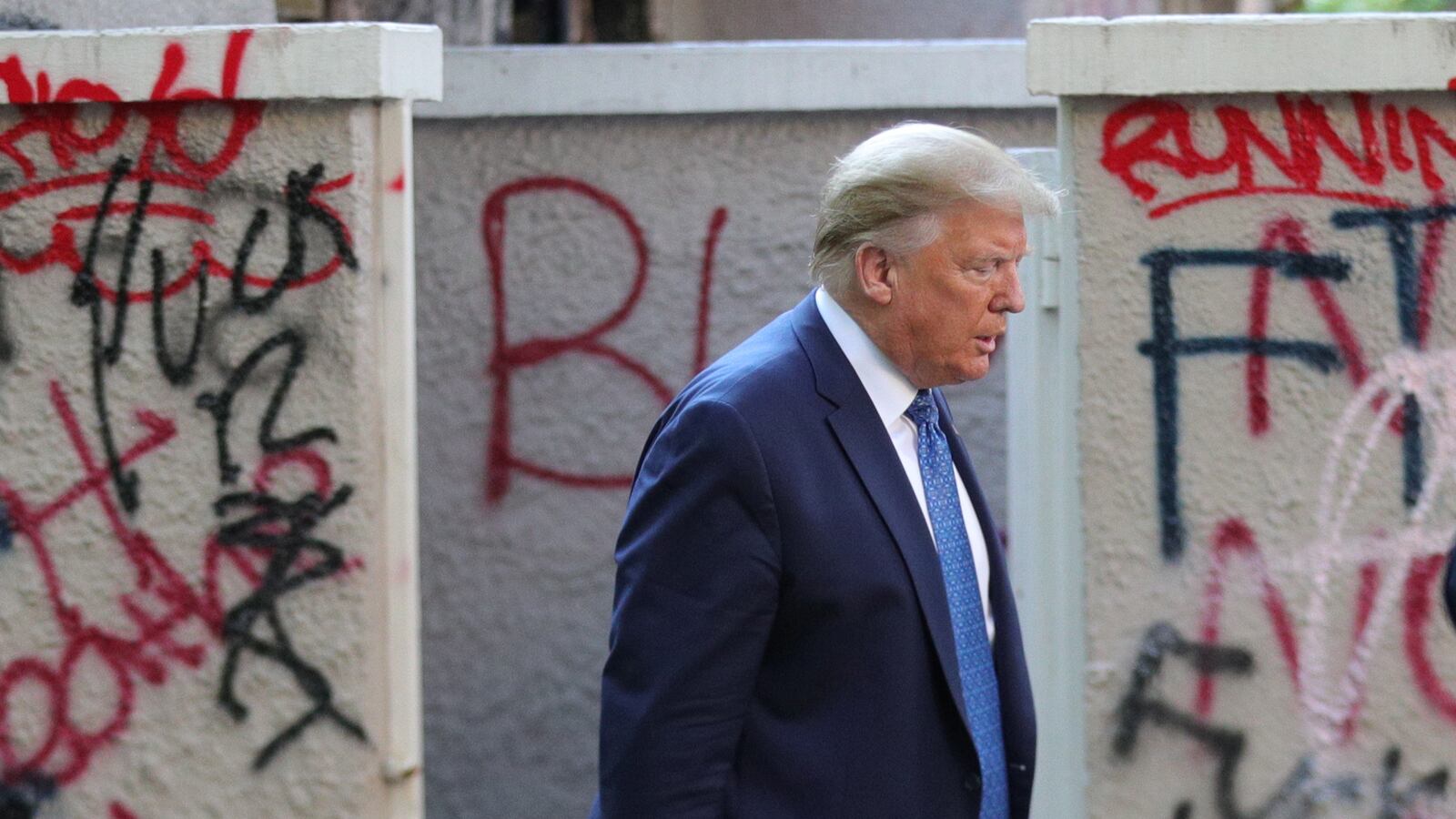 2020-06-02T012239Z_17071538_RC2P0H9C0M5K_RTRMADP_3_MINNEAPOLIS-POLICE-PROTESTS-WASHINGTON_jwenq6