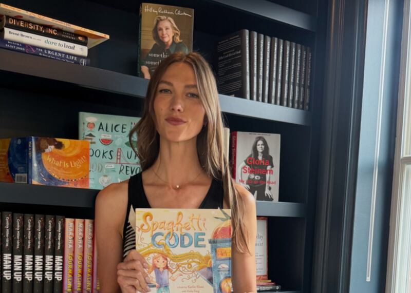 Karlie Kloss has Hillary Clinton and Gloria Steinem surrounding her.