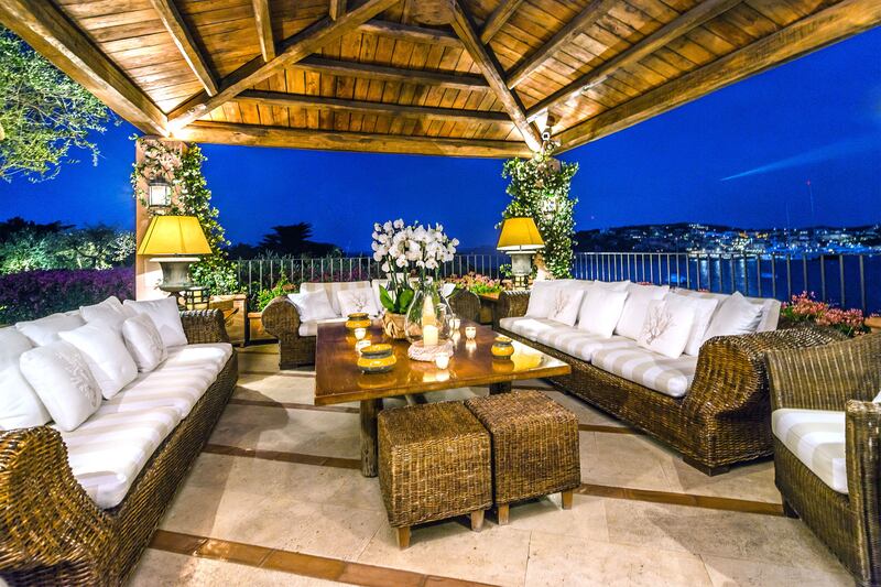 galleries/2014/10/18/omg-i-want-this-house-porto-cervo-italy/141014-omg-villa-forte-porto-03_ko135g