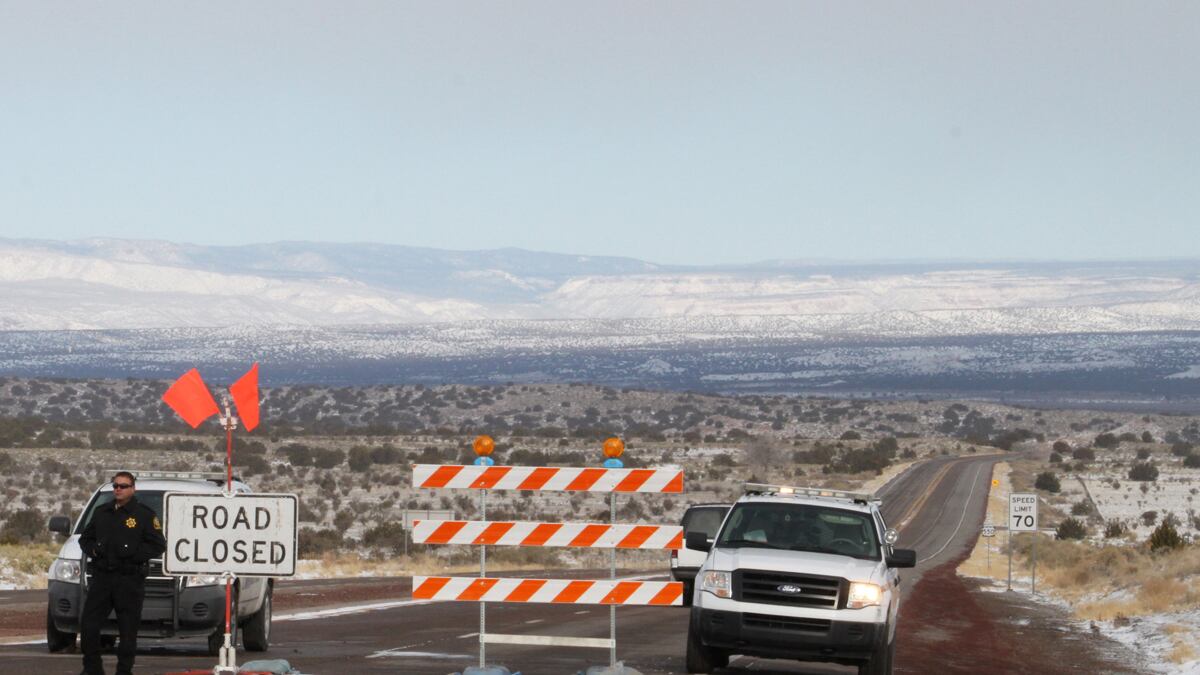 cheats/2011/12/23/blizzard-hits-western-u-s/snow-shuts-down-west-cheat_cjxnxo