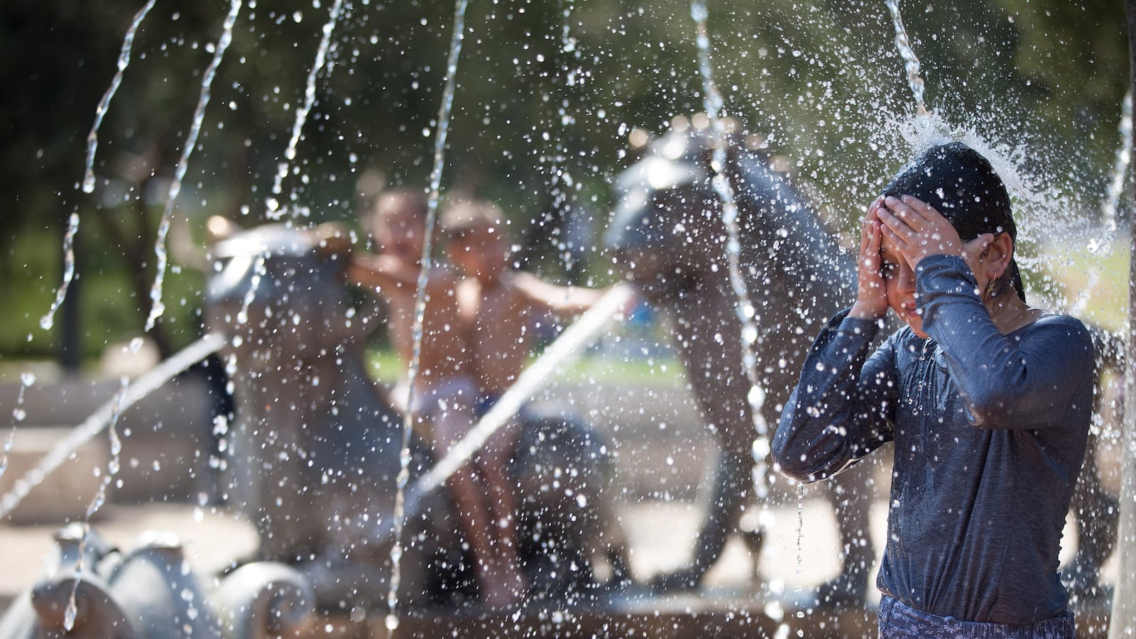 articles/2012/08/28/israeli-democracy-rises-to-the-occasion/kids-water-openz_yuj3j2