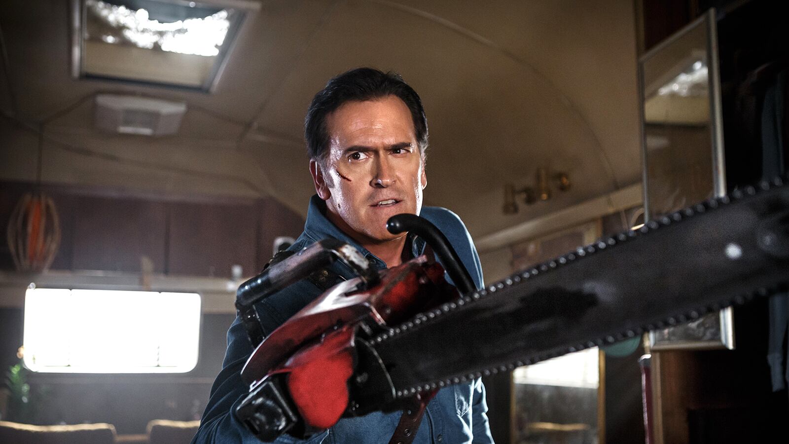 articles/2015/10/31/ash-vs-evil-dead-s-hellish-premiere-the-king-of-gory-groovy-horror-is-back/151030-schager-ash-evil-dead-tease_xwqbkh