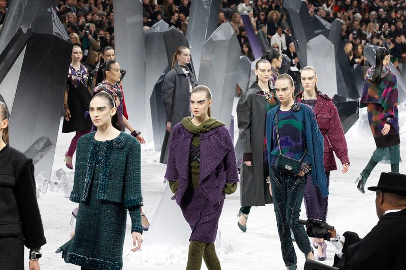 galleries/2012/03/07/louis-vuitton-alexander-mcqueen-and-more-paris-fashion-week-fall-winter-2012-photos/paris-fashion-wrap-lagerfeld_azpxir