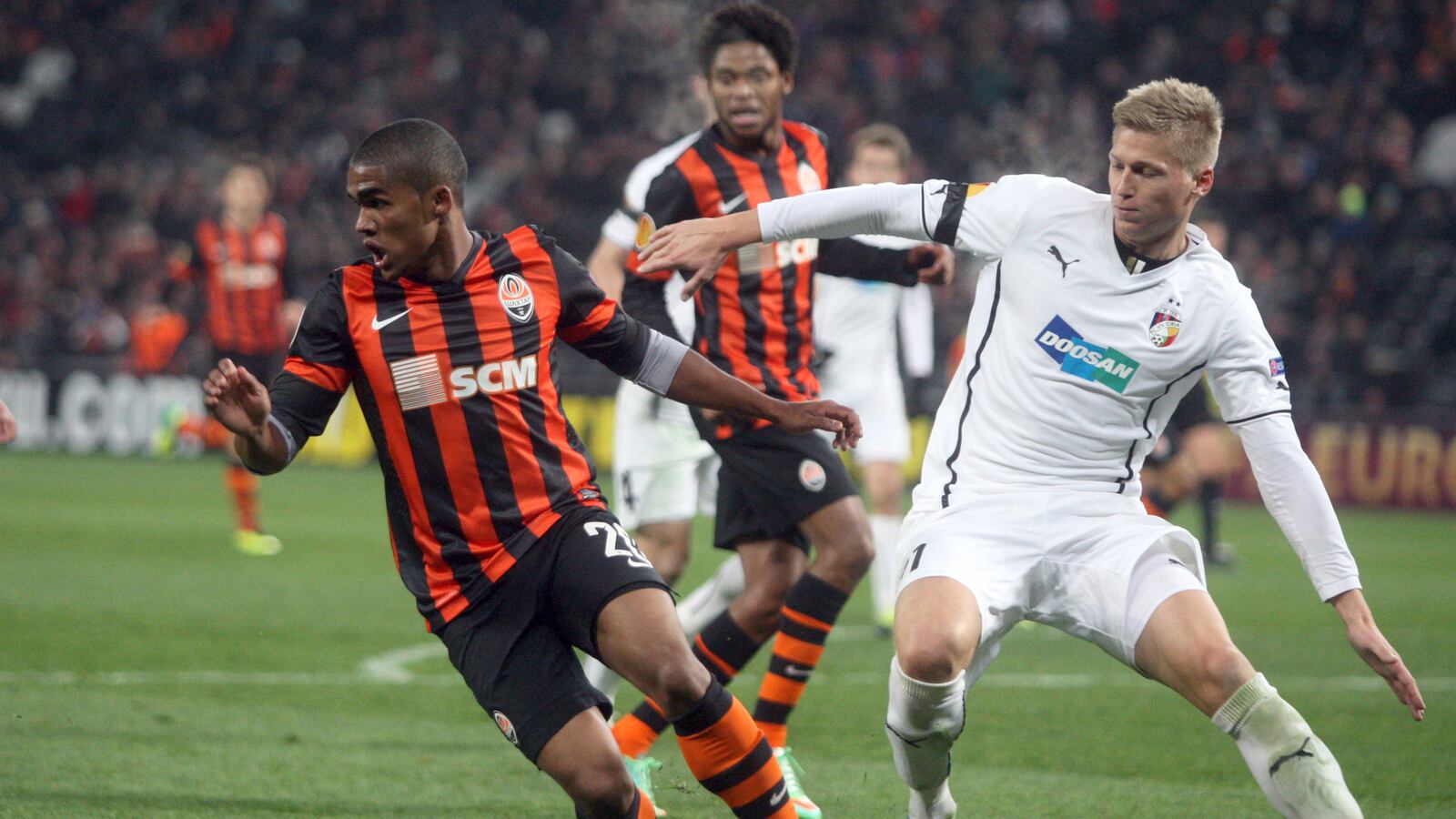 articles/2014/07/21/mh17-brawl-hits-ukraine-soccer-team-shakhtar-donetsk/140721-resnick-donetsk-tease_xx3l8y