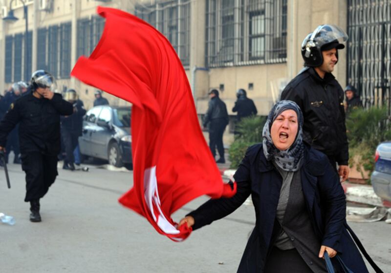 galleries/2011/01/15/tunisia-riots/tunisia-riots-9_za7khp