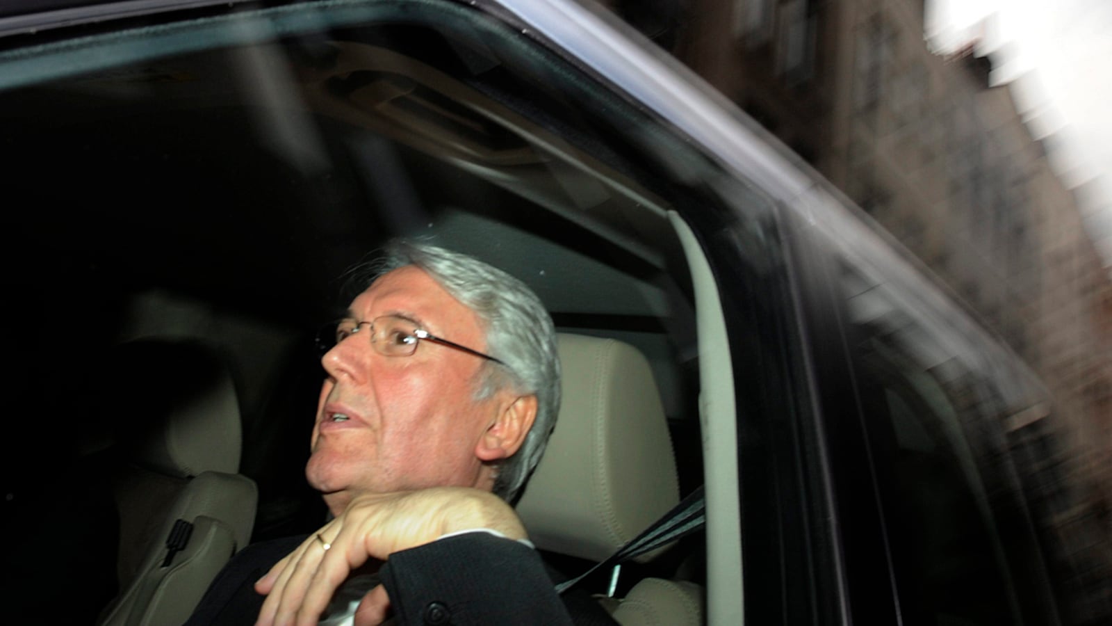 cheats/2011/07/15/murdoch-s-dow-chief-steps-down/les-hinton-stepping-down-box_zicqjc