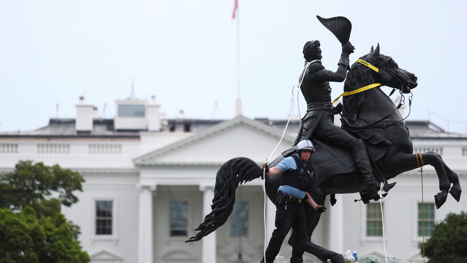 2020-06-23T014134Z_1091534688_RC2PEH94H9G1_RTRMADP_3_MINNEAPOLIS-POLICE-WASHINGTON_h6dwbz