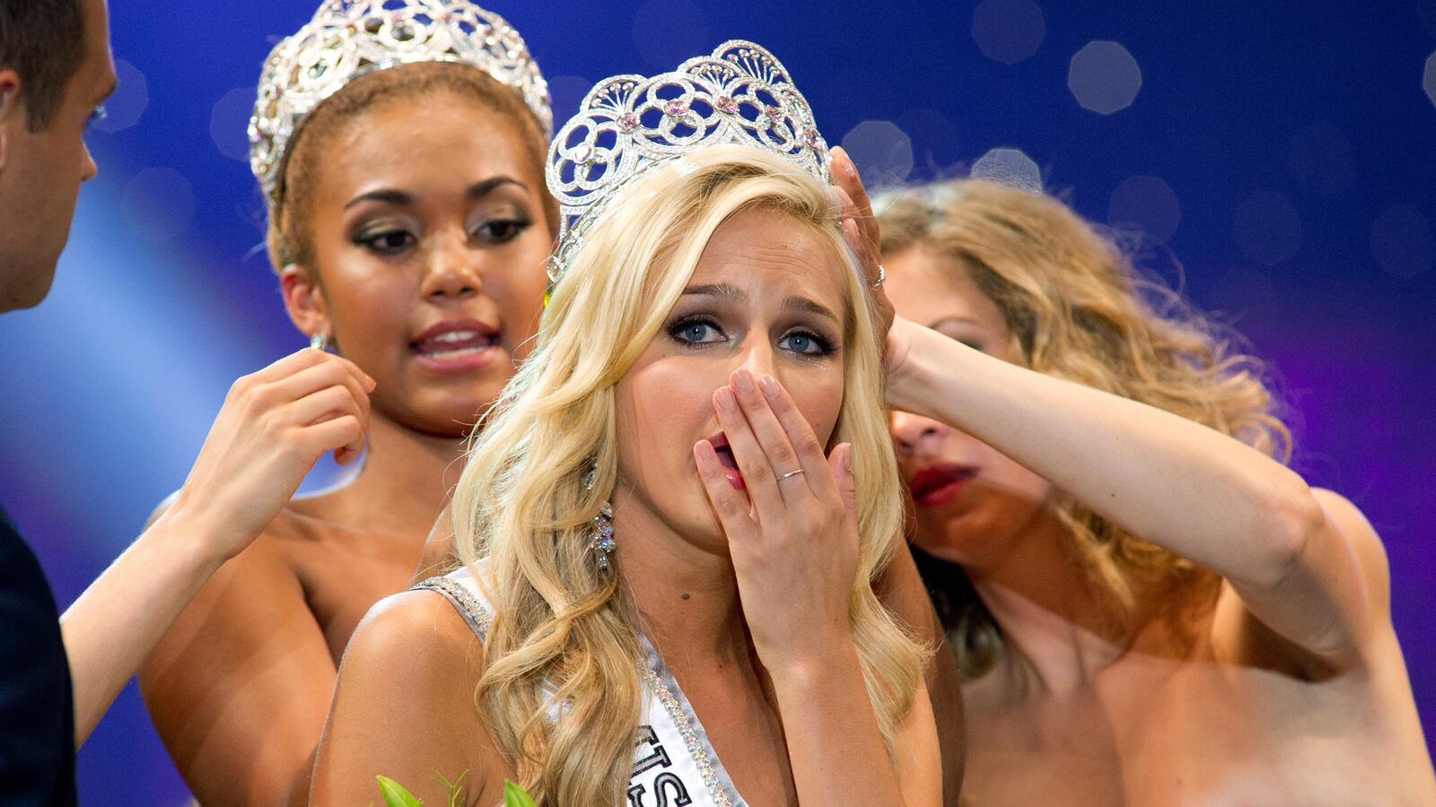 cheats/2013/09/27/teen-arrested-in-sextortion-case/130927-cassidy-wolf-cheat_ercqv7