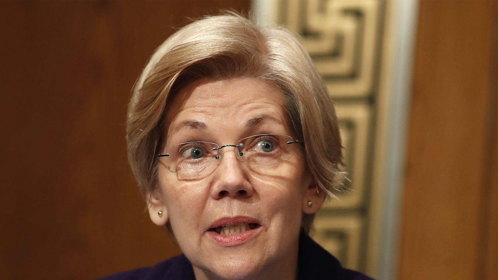 articles/2017/02/08/elizabeth-warren-is-having-a-moment-and-donald-trump-s-gop-is-fine-with-that/170208-Carlson-Elizabeth-Warren-Silence-tease_pacqfs