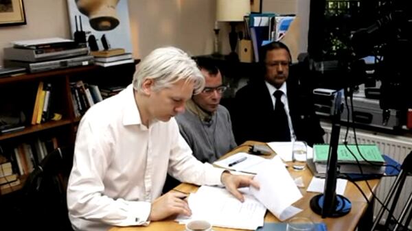 articles/2012/07/03/i-love-the-julian-assange-show/assange-talk-show-quan-tease_d1hba1