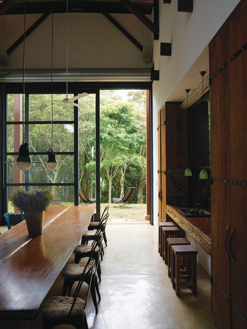 galleries/2014/05/23/omg-i-want-this-house-atibaia-brazil-photos/140721-OMG-Mabrouk07_mxusap