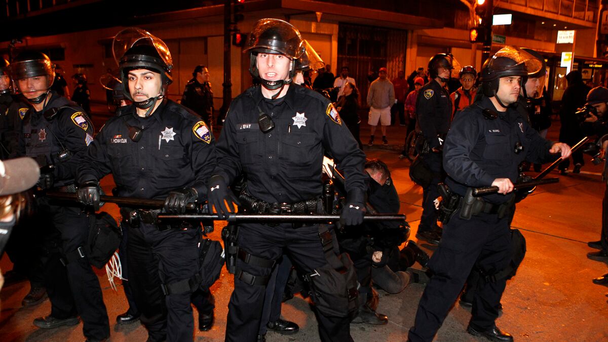 cheats/2012/01/29/300-arrested-at-occupy-oakland/police-clash-with-occupy-oakland-cs_lrscda