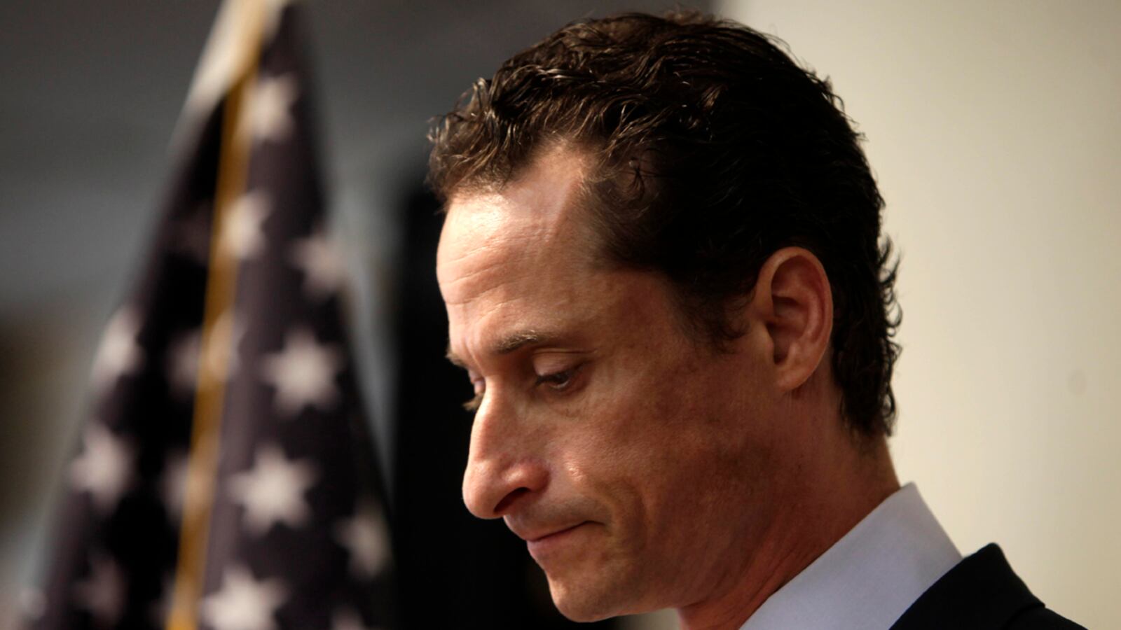 articles/2011/06/16/anthony-weiner-heckled-as-he-announces-resignation/weiner-resign-kurtz_hqm4gv