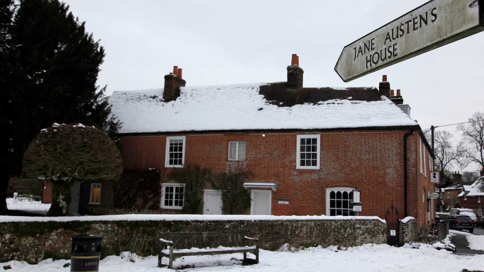 2013-01-24T000000Z_1591441880_LM1E91O1B7301_RTRMADP_3_BRITAIN_zkzjft