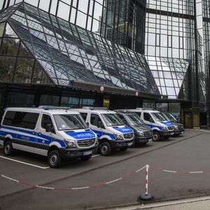 181130-Huetlin-Deutsche-Bank-raid-tease_ddb1ku