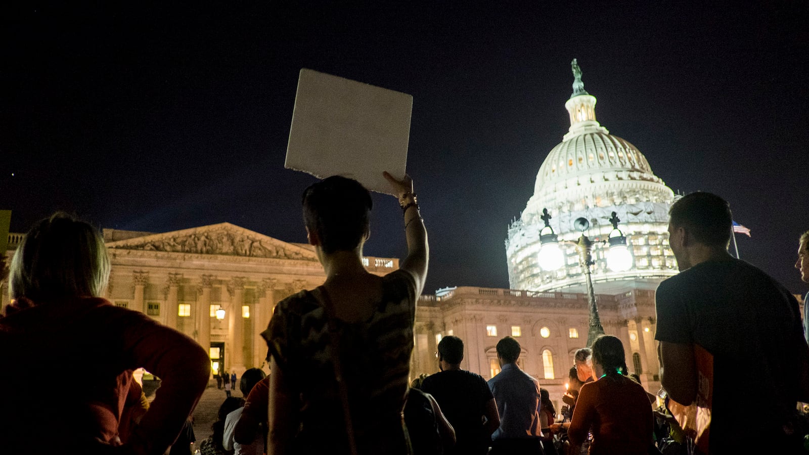 articles/2016/06/23/the-day-the-nra-s-gun-dam-began-to-crack/160623-tomasky-gun-debate-tease_qtzruj