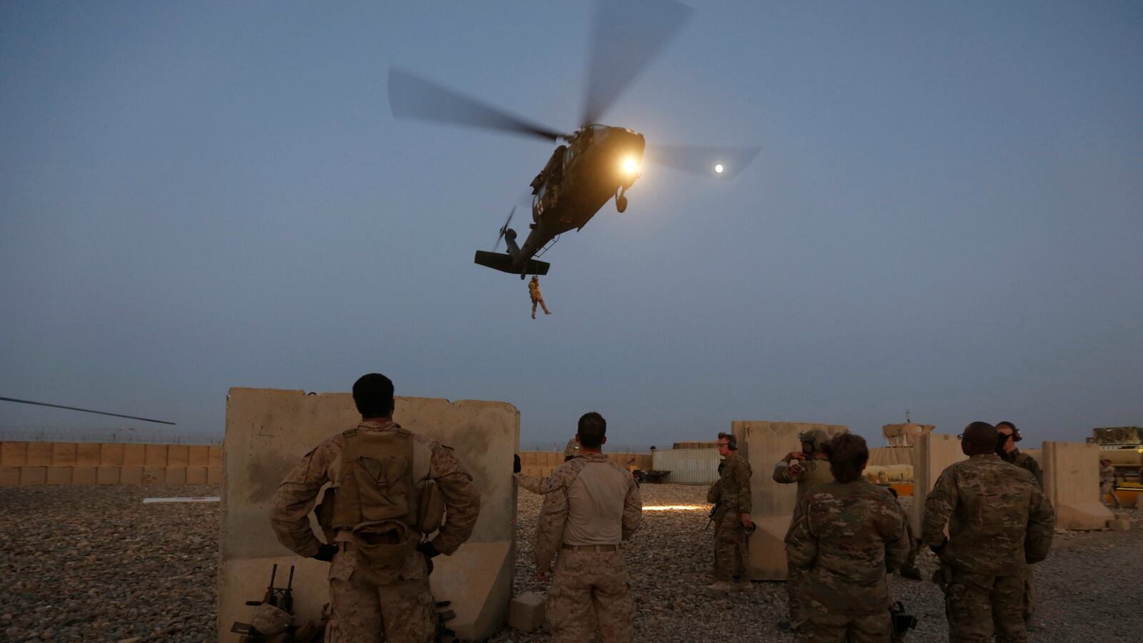 171028-afghanistan-chopper-crash-death-cheat_vjlfou