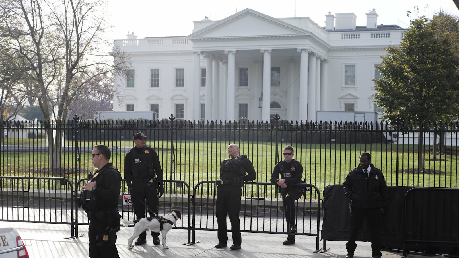 cheats/2017/03/17/wh-jumper-roamed-grounds-for-16-minutes/170311-white-house-intruder-arrested-cheat_pjlvml