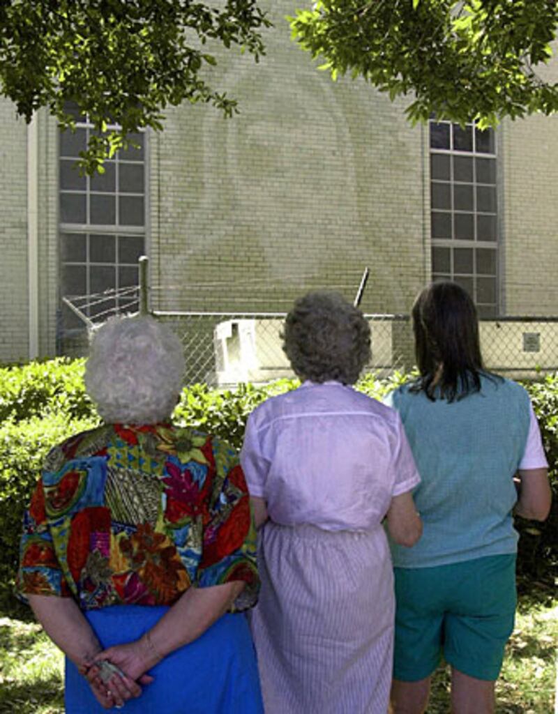 galleries/2009/11/30/father-son-and-the-holy-toast/religious-sightings-7_qhquu1