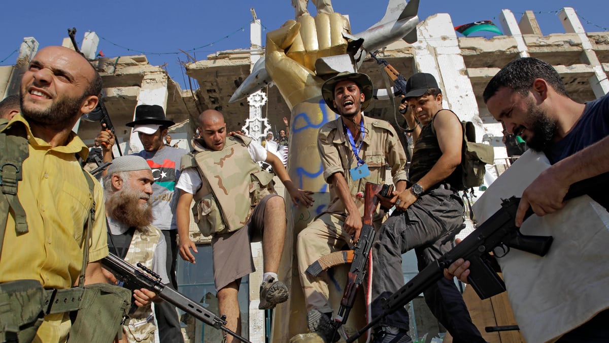 articles/2011/08/23/gaddafi-s-compound-inside-bab-al-azizya/inside-gaddafi-compound-graham_jmxzyy