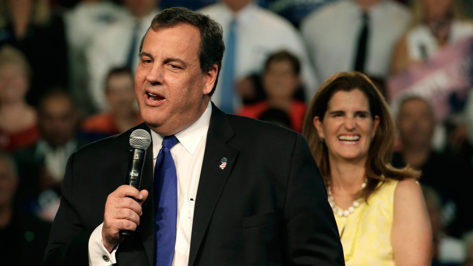 articles/2015/06/30/christie-promises-cringe-worthy-campaign-in-2016-launch/150630-nuzzi-christie-tease_fim9nd