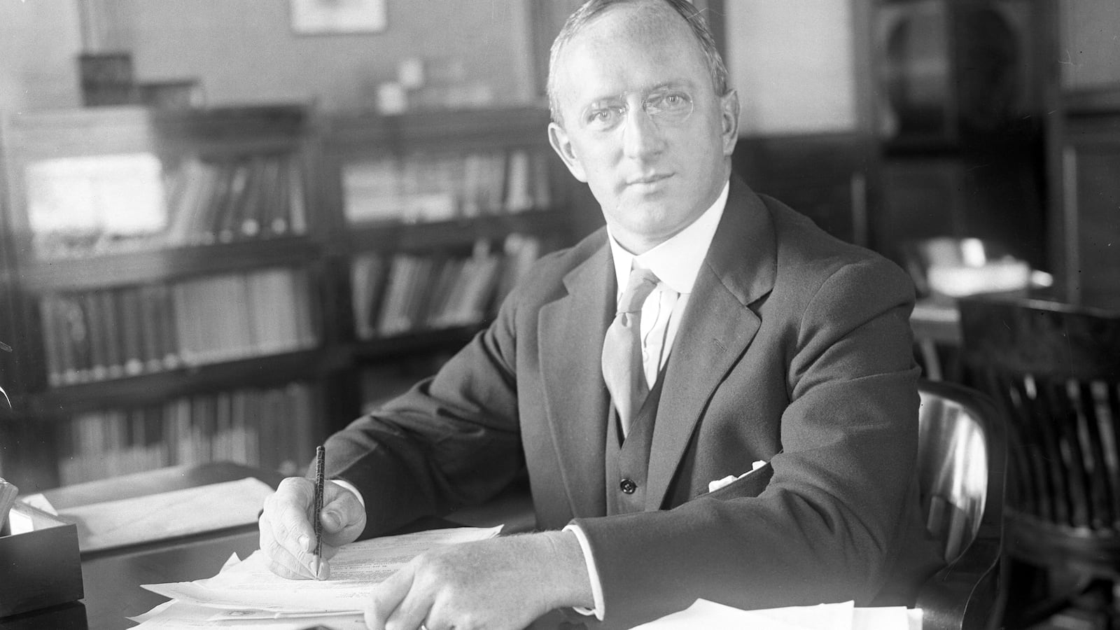 171110-Clifford-Holland-tease_zrhzc9