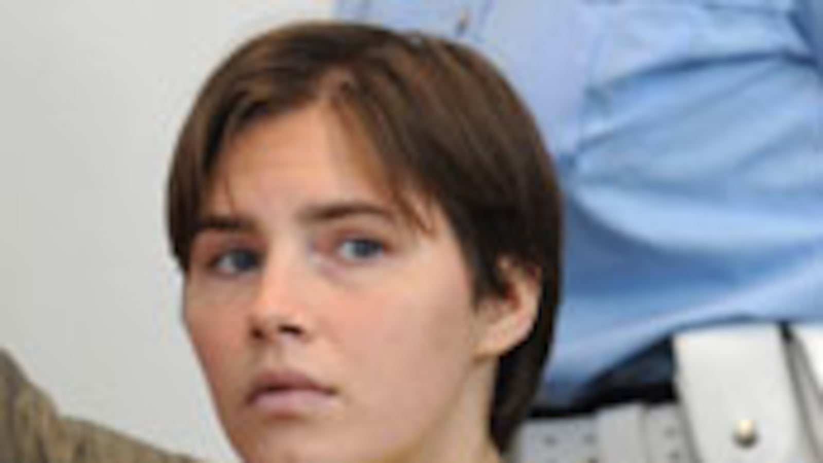 articles/2010/06/01/amanda-knoxs-slander-trial-begins/nadeau-knox-court-appearance_104235_zcbmaw