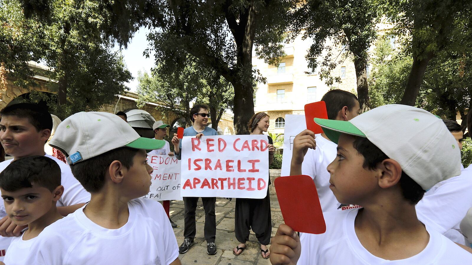 cheats/2015/05/20/israel-suspends-segregated-buses/150520-israel-bus-segregation-cheat_icsdjs